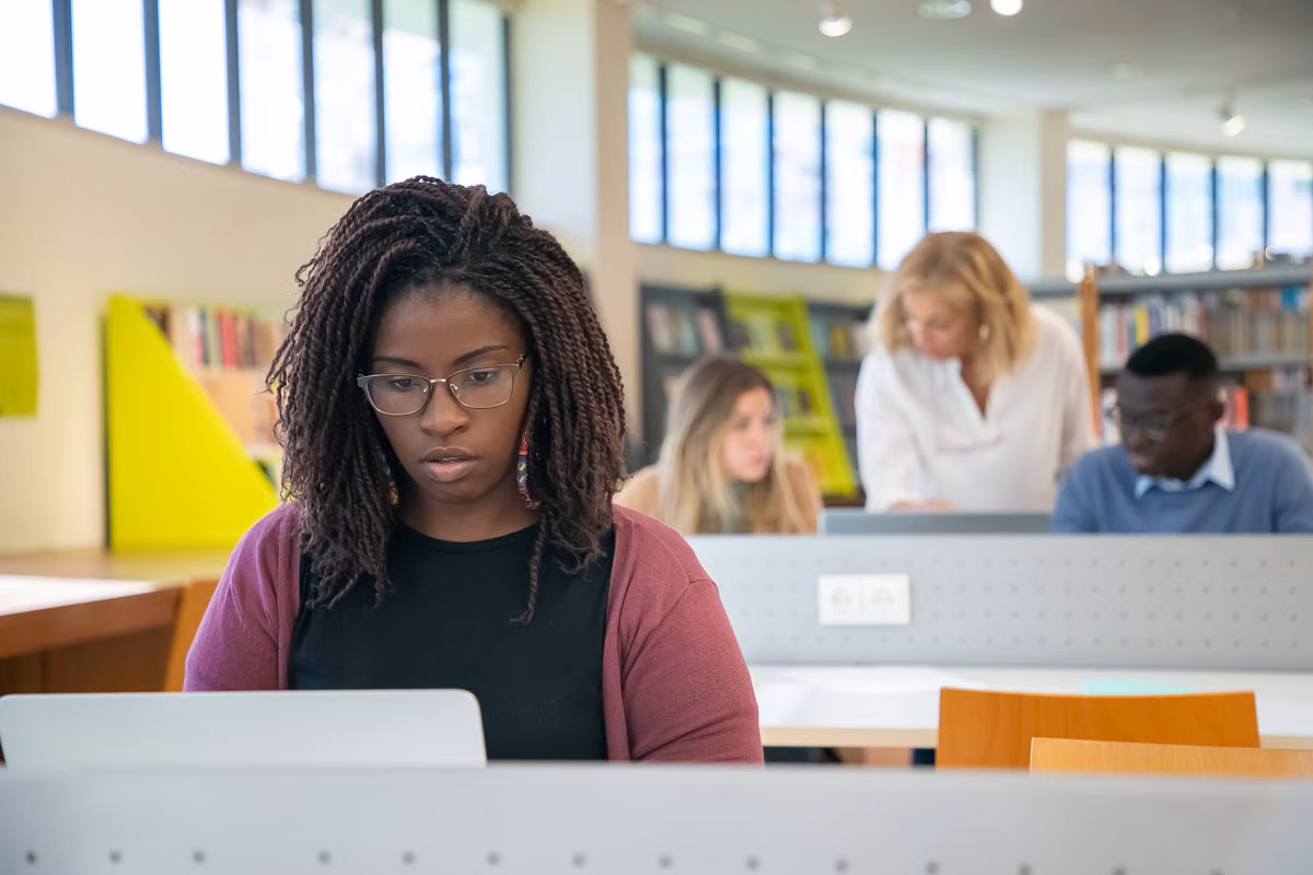 Tutor reviewing a draft with students